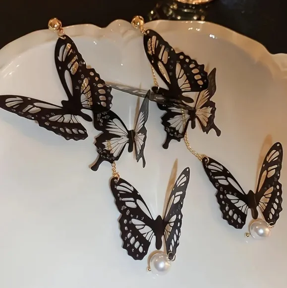 NWT Butterfly Novelty Earrings - Picture 5 of 6